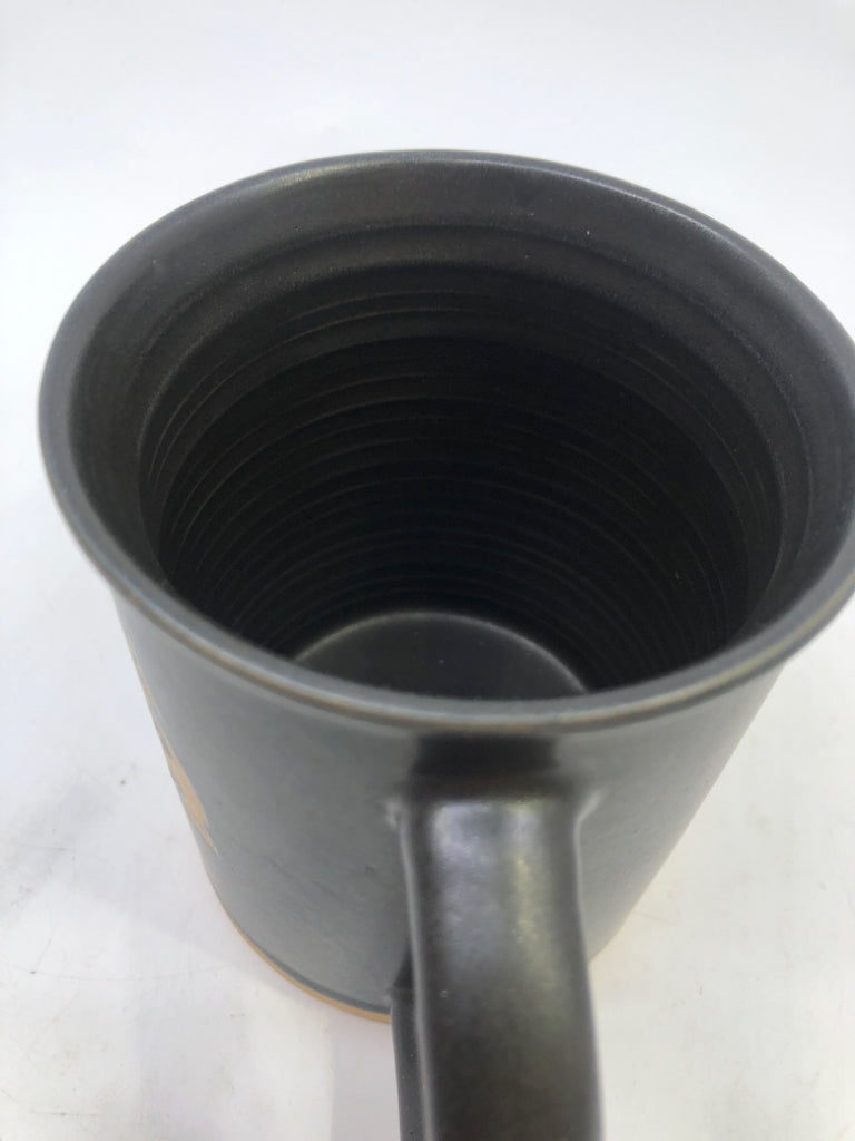 BLACK GRANDPA MUG.