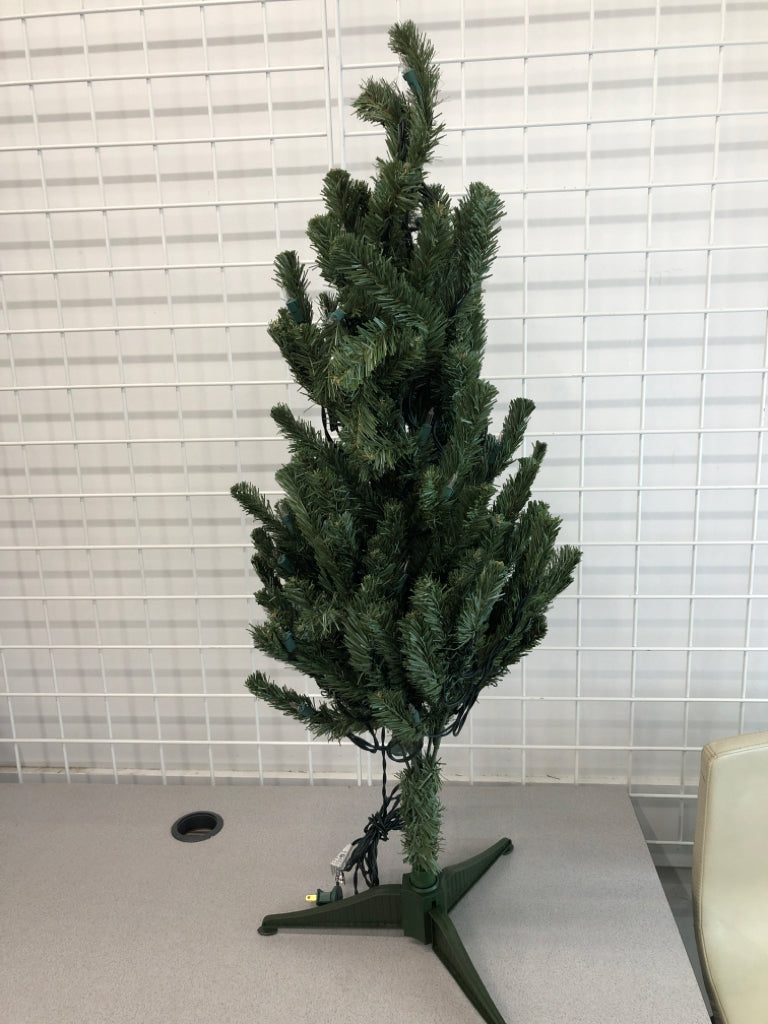 LIGHT UP CHRISTMAS TREE WARM LIGHTS.