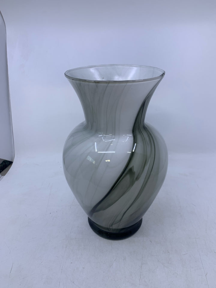 GREY SMOKE LOOK VASE.
