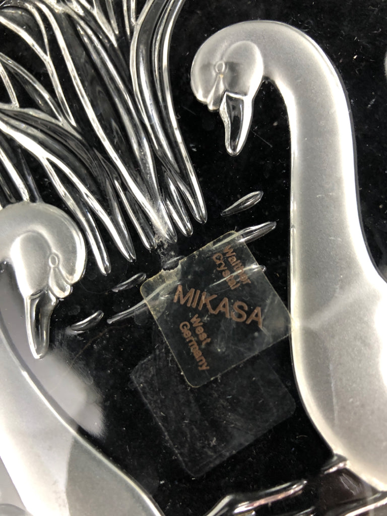 GLASS PLATTER W/ FROSTED SWANS IN A POND.