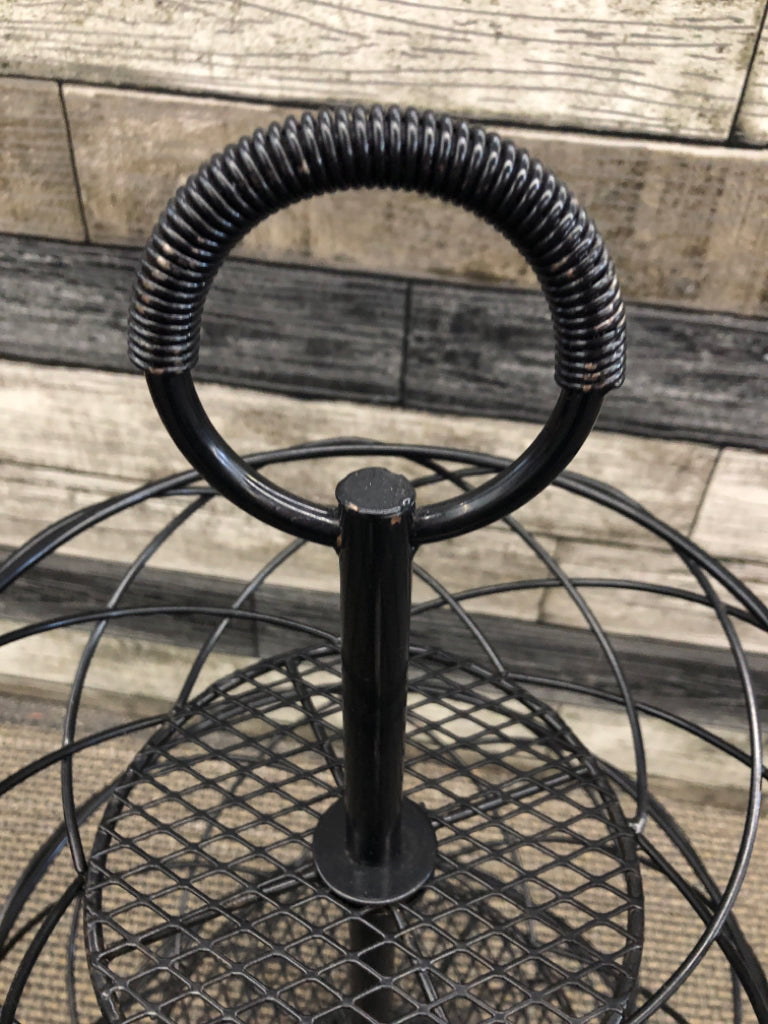 3-TIER BLACK WIRE FRUIT BASKET W/CIRCLE HANDLE.