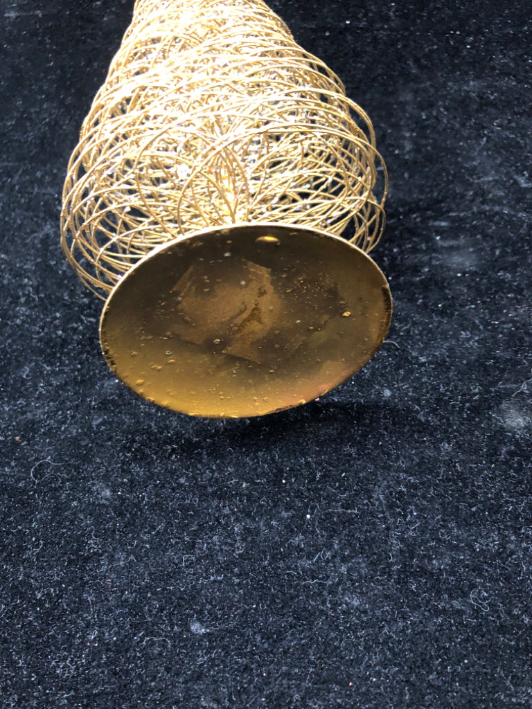 GOLD WIRE TREE W/ GLITTER.