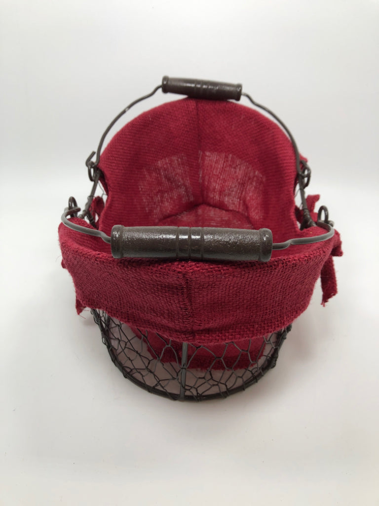 RED BURLAP METAL BASKET W/WOOD HANDLES.