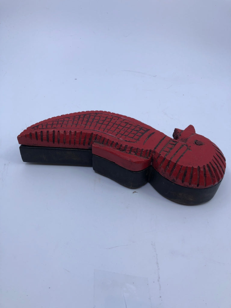 BLACK AND RED CARVED BIRD SHAPED DIVIDED TRINKET BOX.