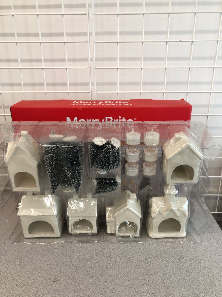 NIB 24PC CERAMIC CHRISTMAS VILLAGE SET.