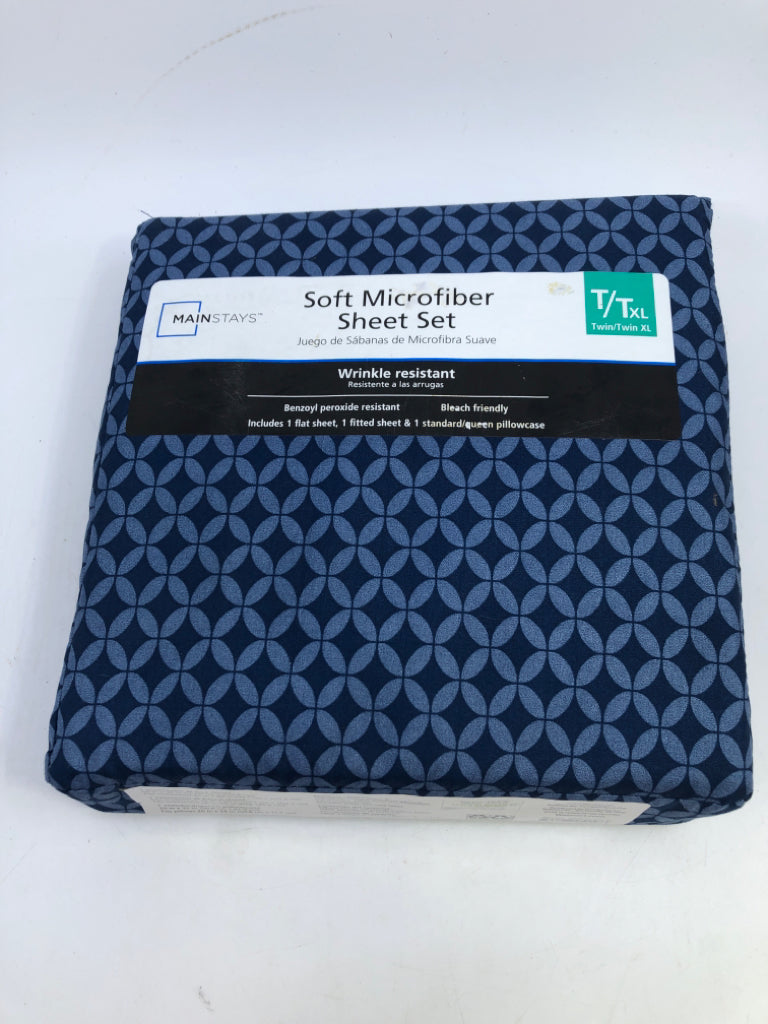 NIP NAVY BLUE W/ CIRCLE DESIGN.