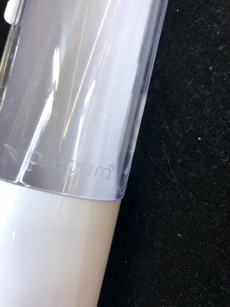 WHITE PLASTIC HERB SAVER.