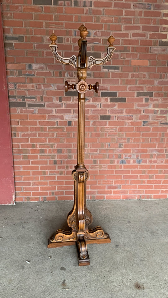 VTG ORNATE CARVED WOOD COAT RACK/HALL TREE.