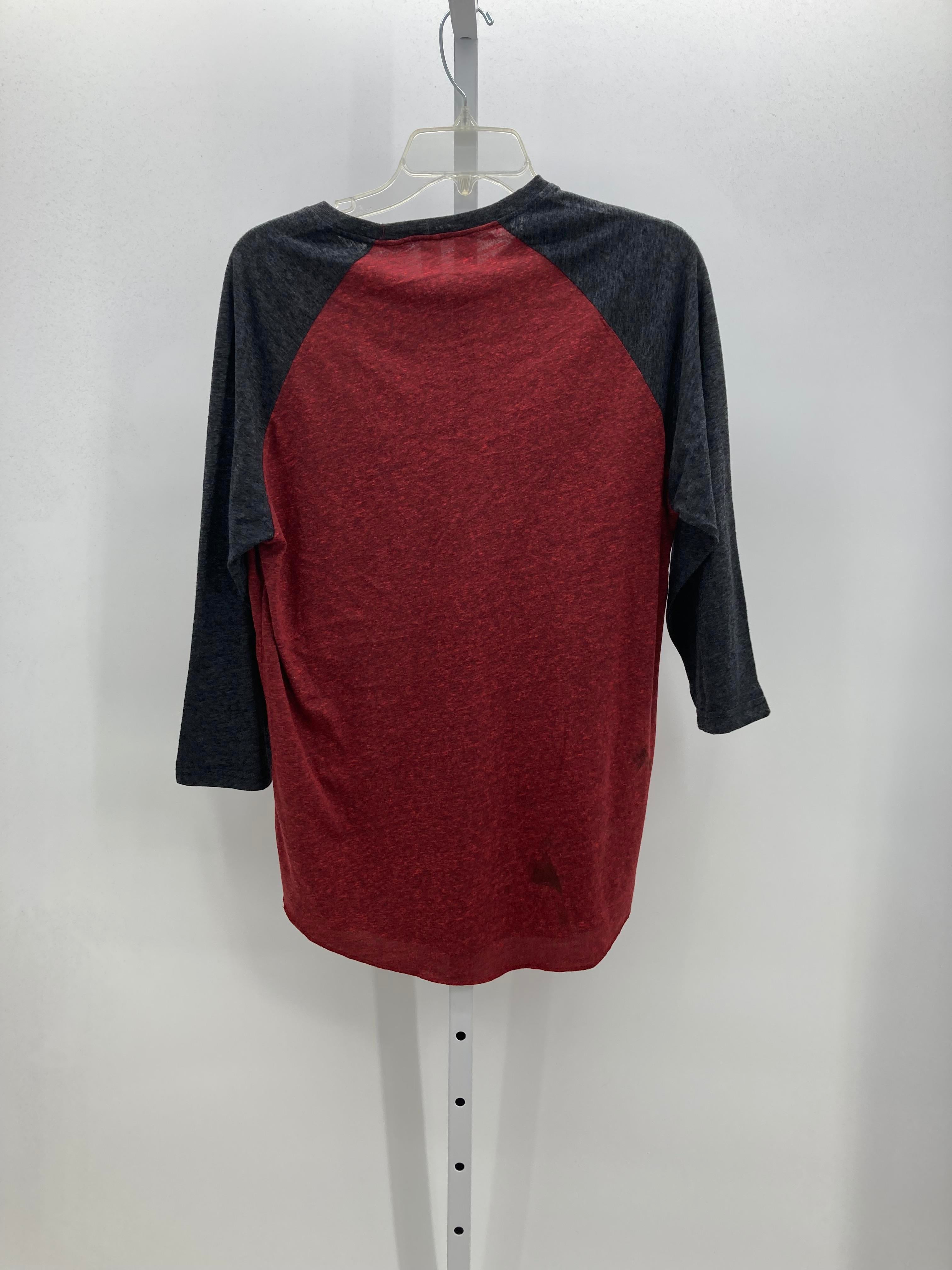 RED KNIT TEE.