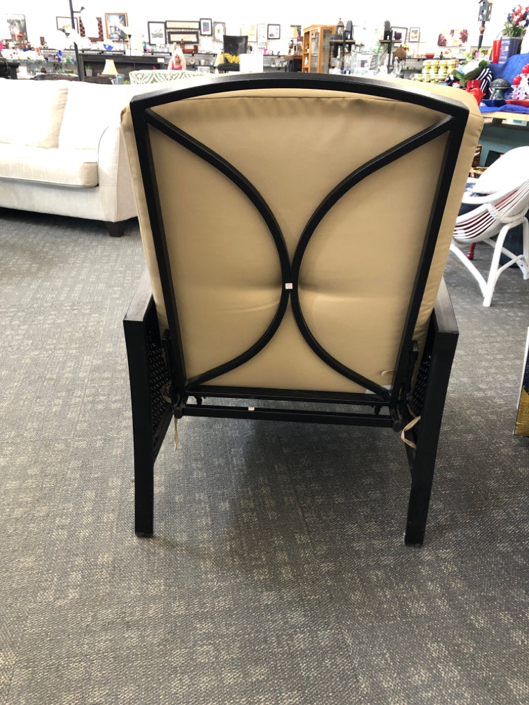 RECLINING PATIO CHAIR W/TAN CUSHION BROWN FRAME.