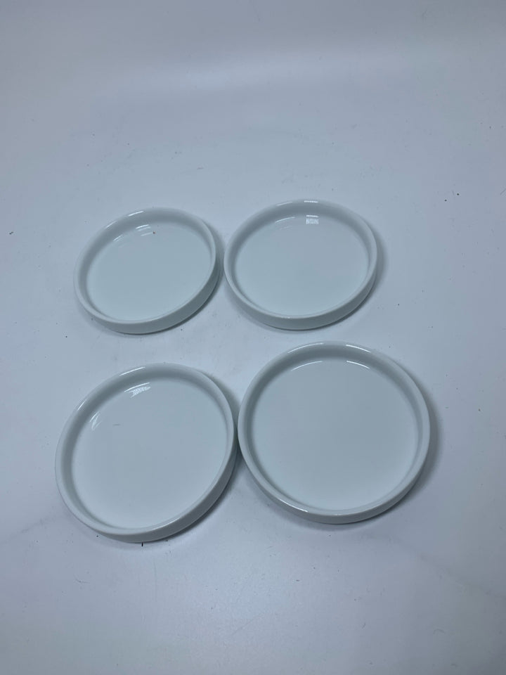 4 PORCELAIN SOY SAUCE BOWLS.