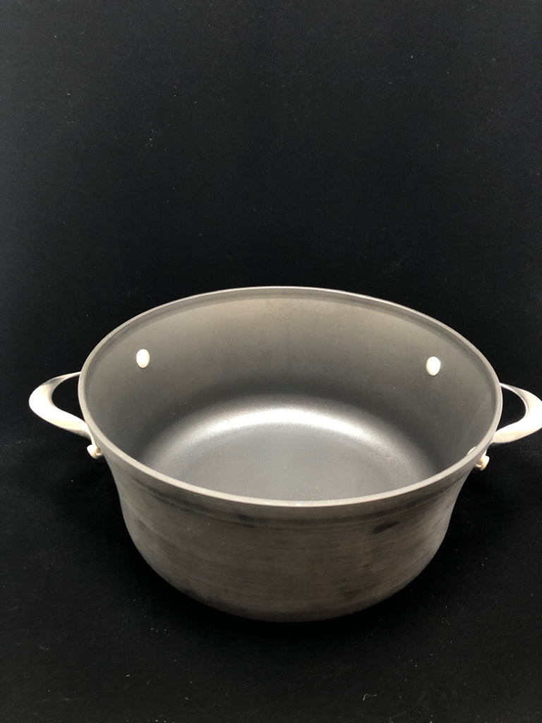 LARGE COVERED STOCK POT.