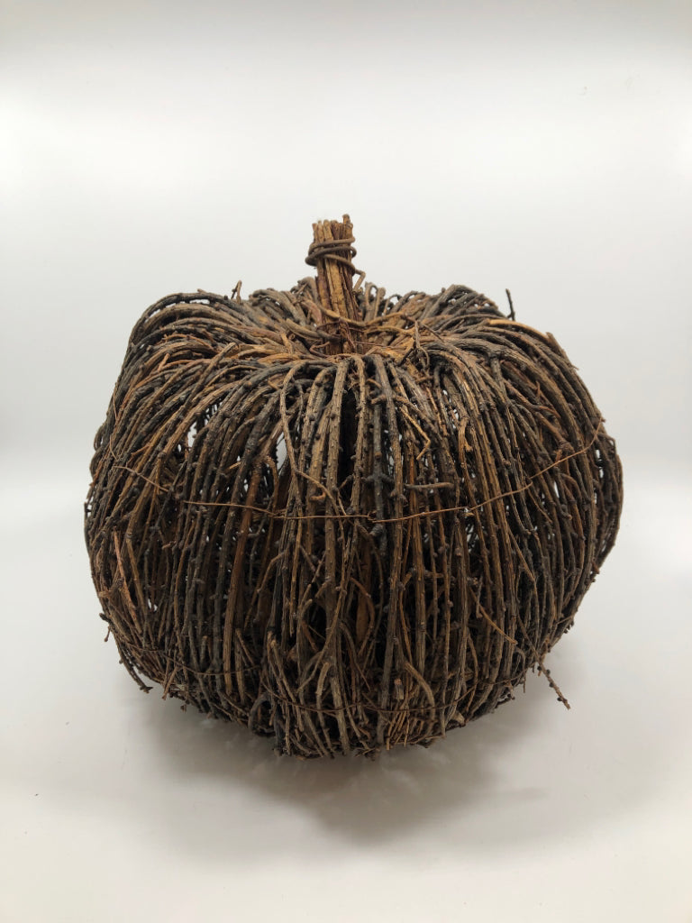 WOVEN TWIG PUMPKIN.