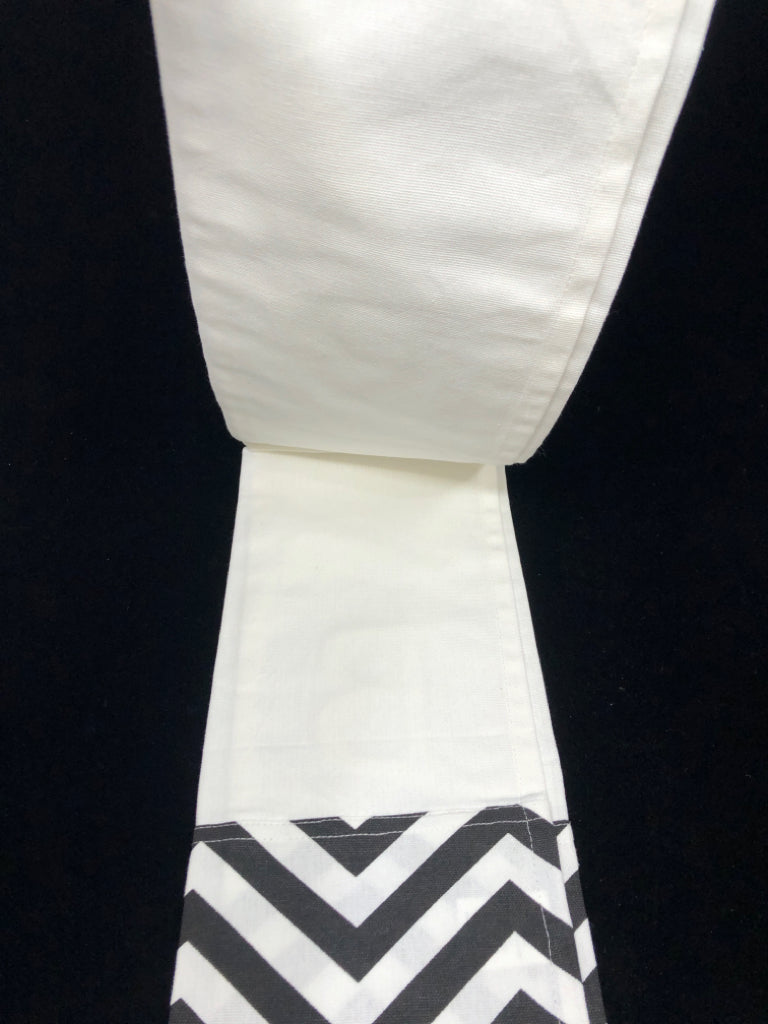 GREEN "B" KITCHEN TOWEL EMBROIDERED NANTUCKET.