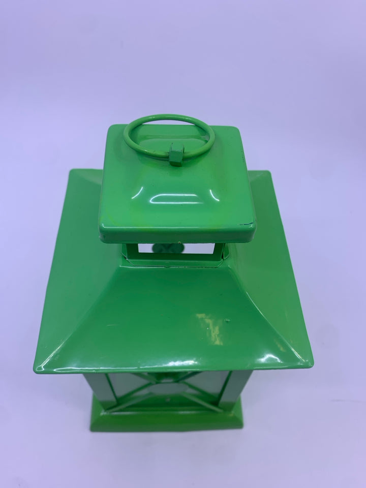 GREEN METAL TEA LIGHT LANTERN.