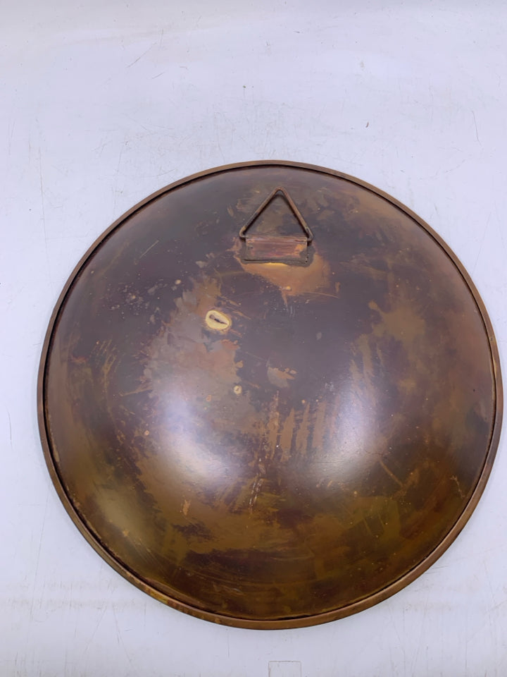 ROUND METAL TREE WALL HANGING.