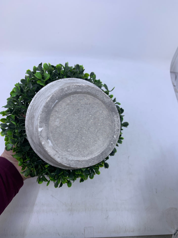 FAUX GREY CEMENT PLANTER W/ GREENS BULB.