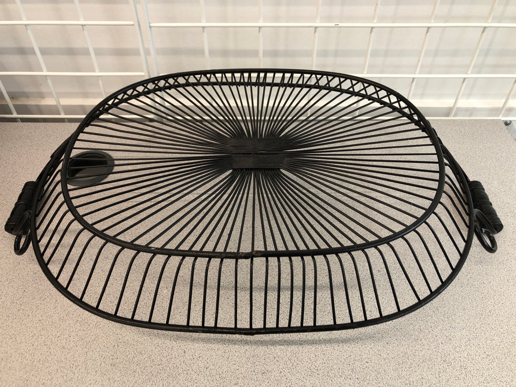 BLACK METAL TRAY W/HANDLES.