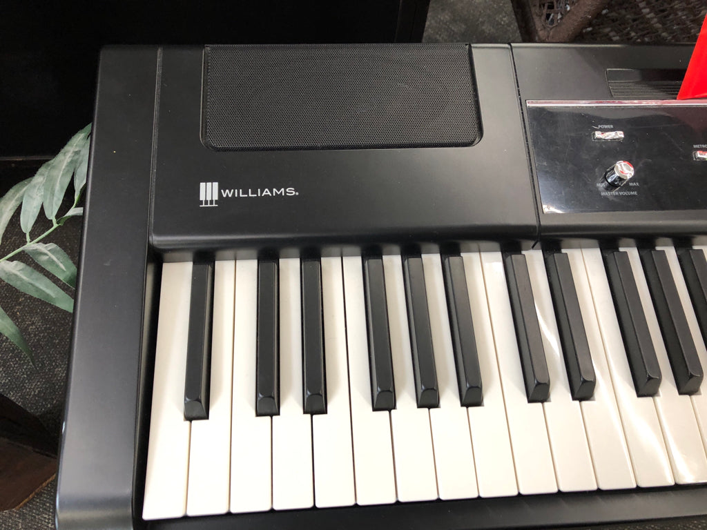 WILLIAMS ALLEGRO2 PLUS DIGITAL PIANO W/OWNERS MANUAL, SUSTAIN PEDAL, PLUG & ROLL