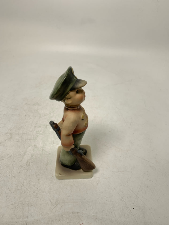 VTG HUMMEL "SOLIDER BOY" #332 FIGURINE.