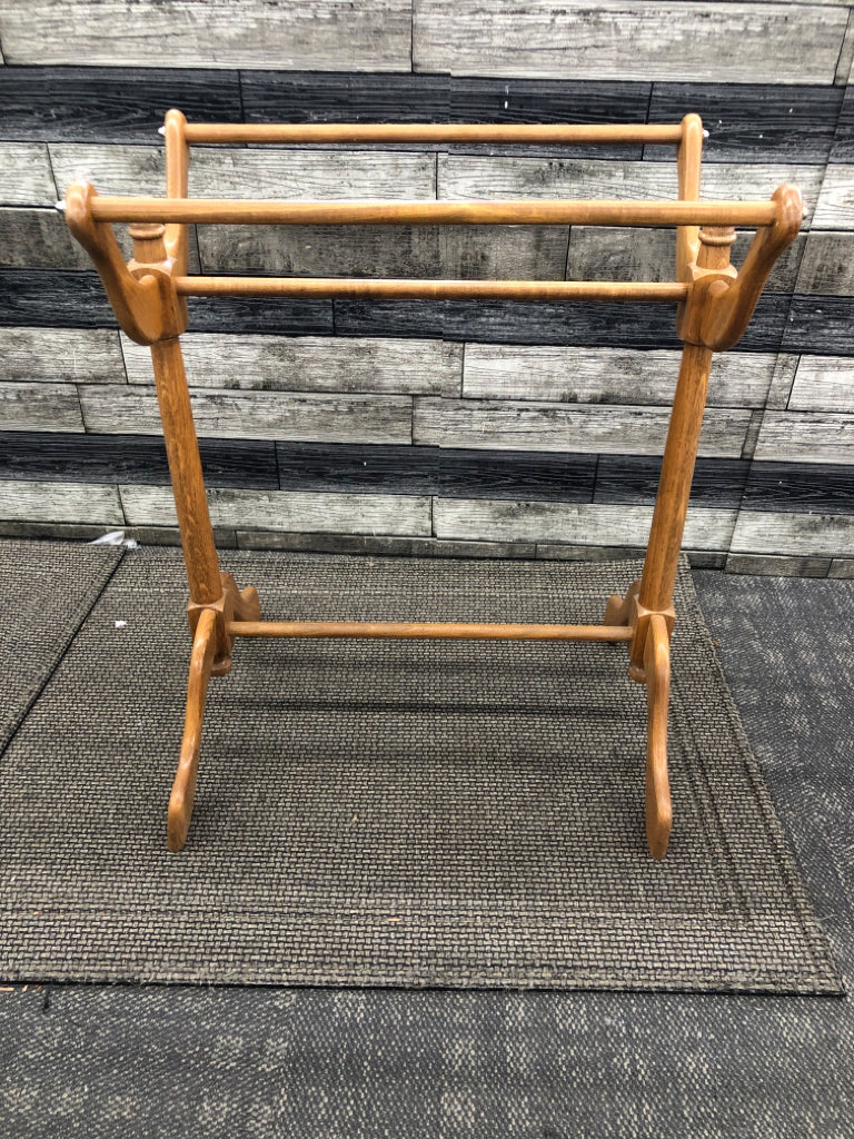 BLONDE WOOD BLANKET RACK.