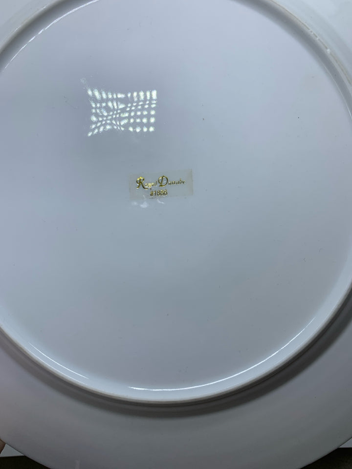 WHITE CIRCLE PLATTER W/ BLUE FLOWERS.