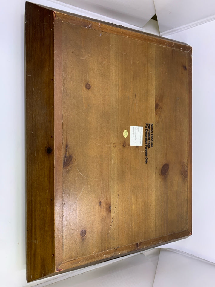 WOOD SERVING TRAY W/HANDLES.