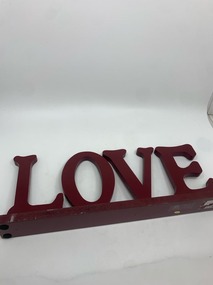 RED LOVE WOOD SHELF SIGN.