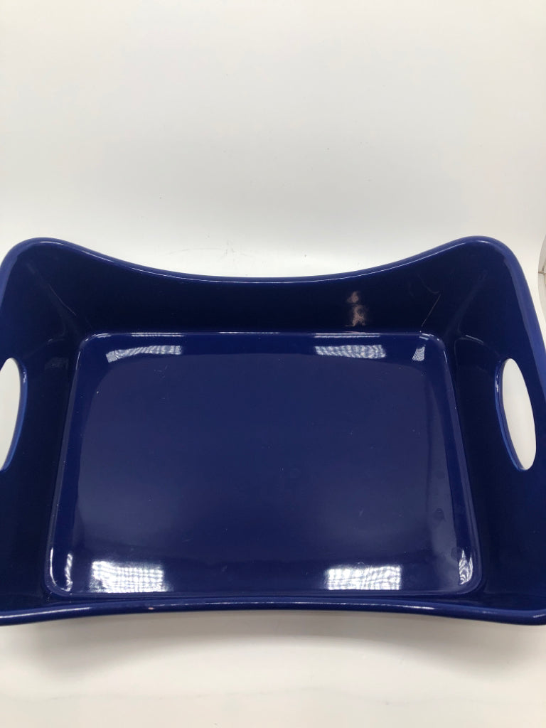 STONEWARE HANDLED BAKING DISH.