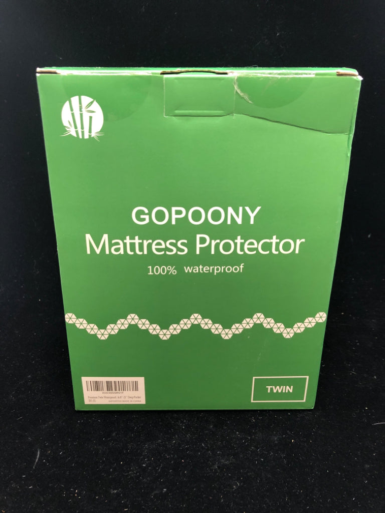 NIB TWIN MATTRESS PROTECTOR