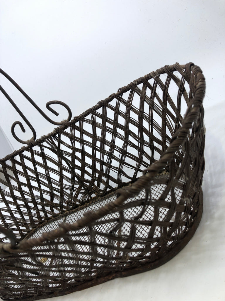 OVAL RUSTED METAL BASKET W HANDLE.