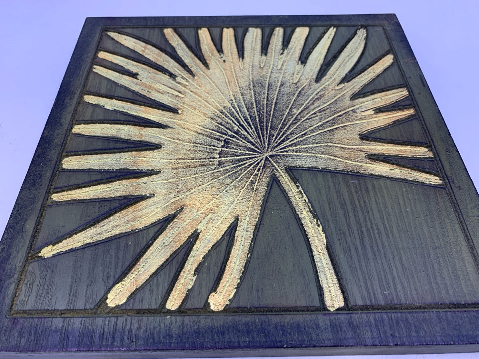 CARVED LEAVES WALL PLAQUE.