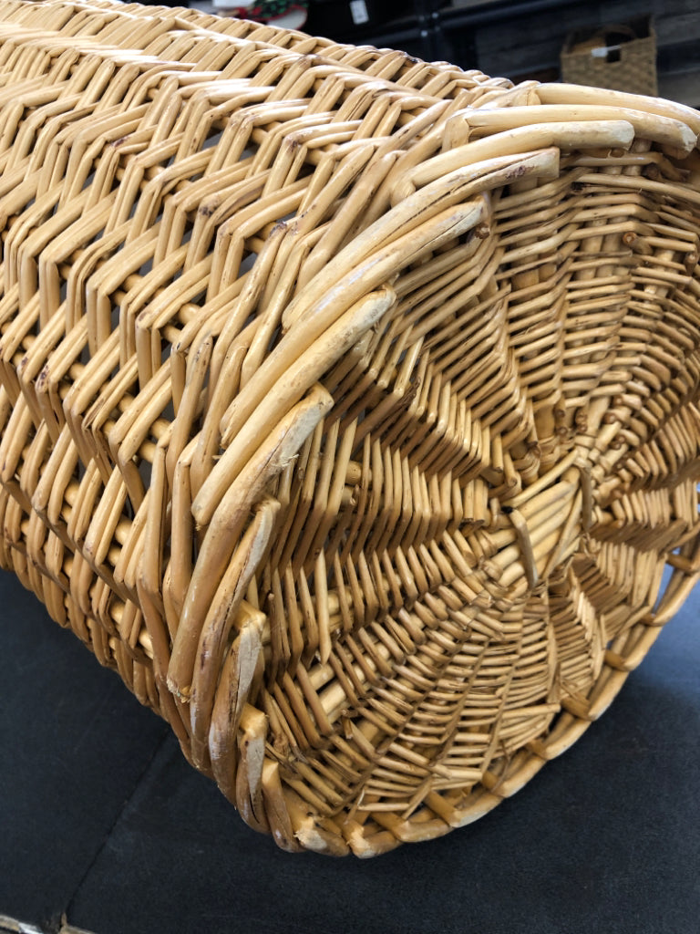 LINED WICKER LAUNDRY HAMPER BASKET.