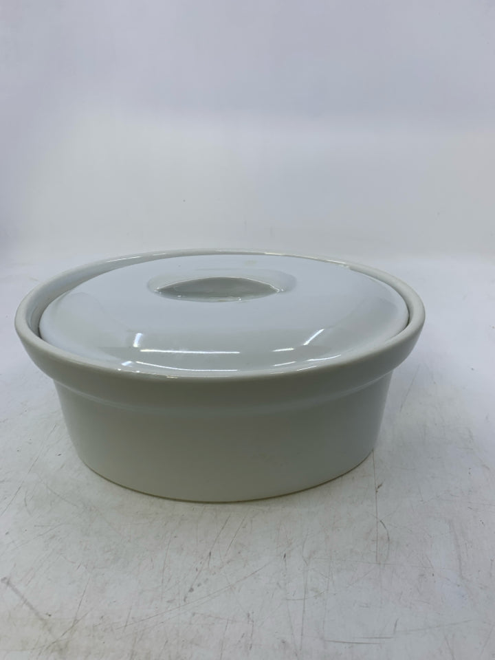 OVAL WHITE BAKING DISH W/ COVER.