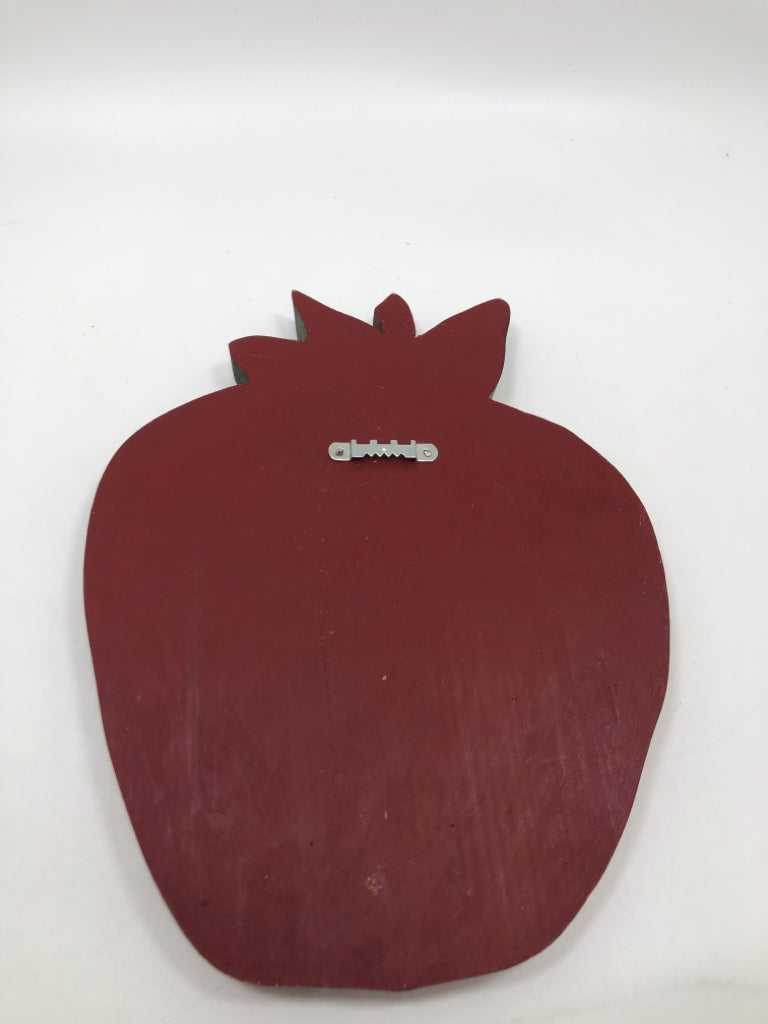 PRIMITIVE APPLE W/PAINTED BARN/FARM WALL HANGING.