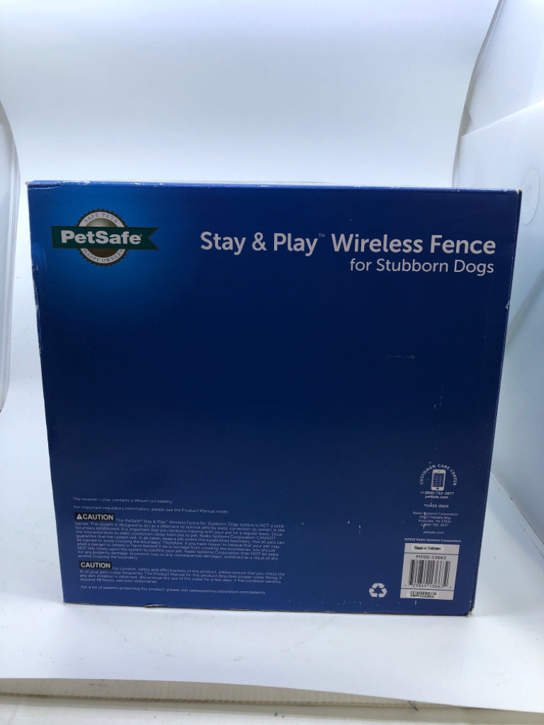 NIB STAY & PLAY WIRELESS FENCE PETSAFE.