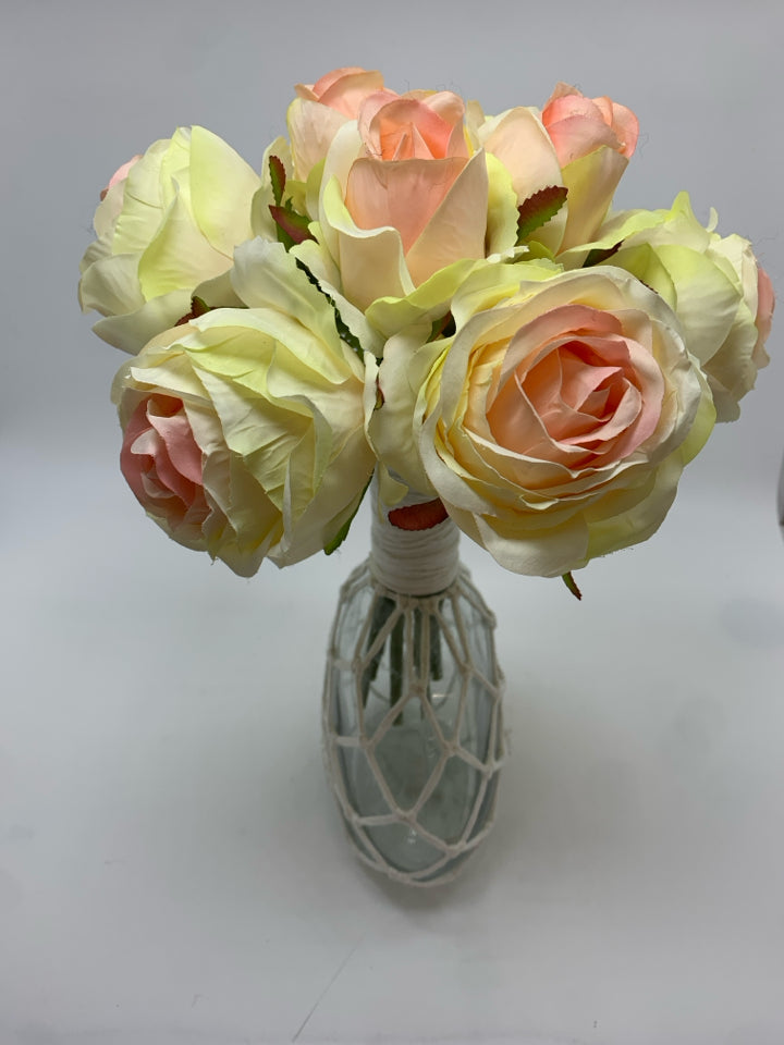 FAUX ROSE BOUQUET IN CLEAR GLASS VASE W/WHITE ROPE.
