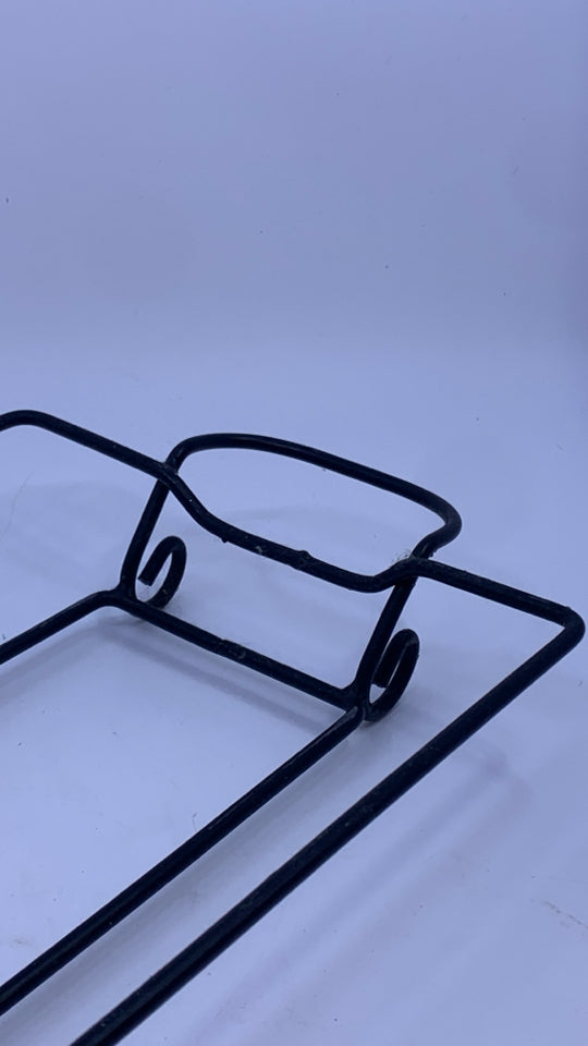 OLIVE CASSEROLE DISH IN METAL HOLDER.