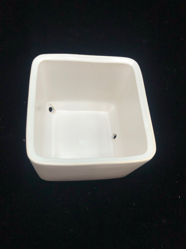 WHITE SQUARE CERAMIC PLANTER.