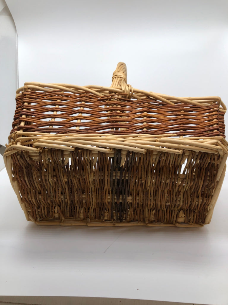 TWO TONE WOVEN RECTANGLE BASKET W/HANDLE.