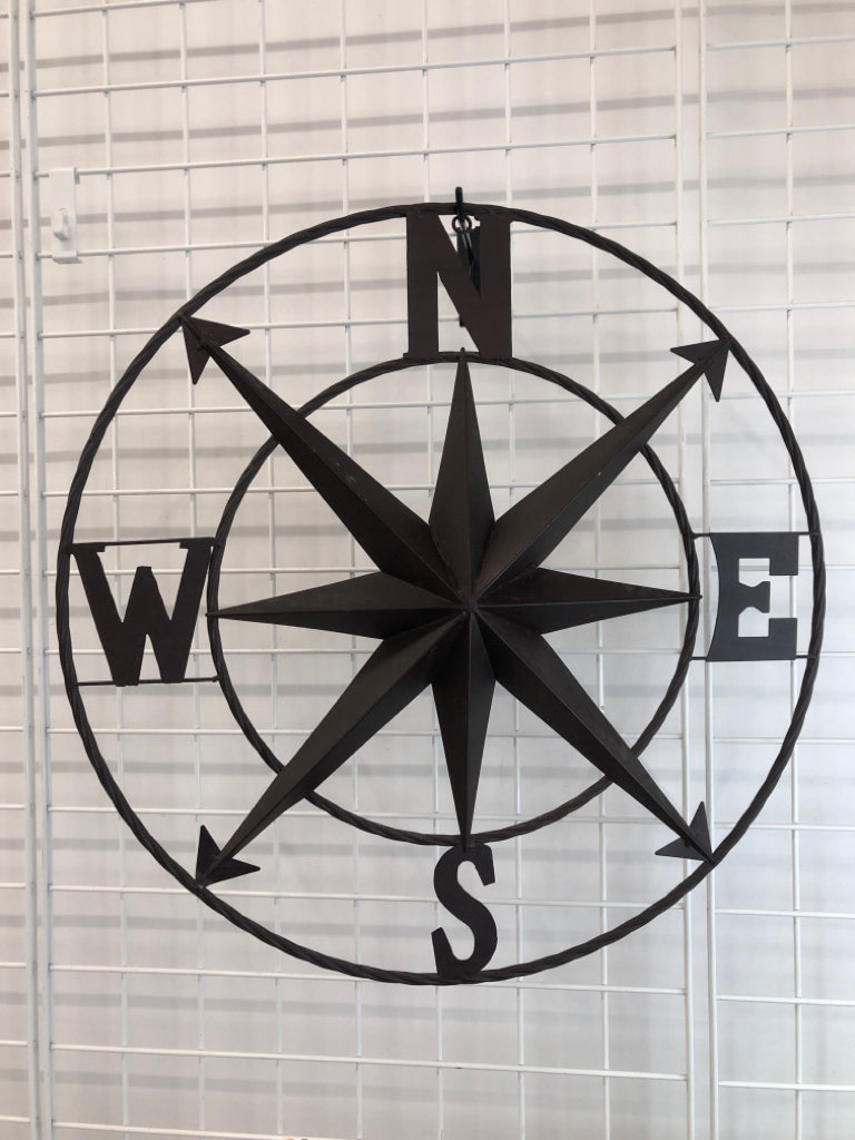 METAL COMPASS WALL HANGING DECOR.