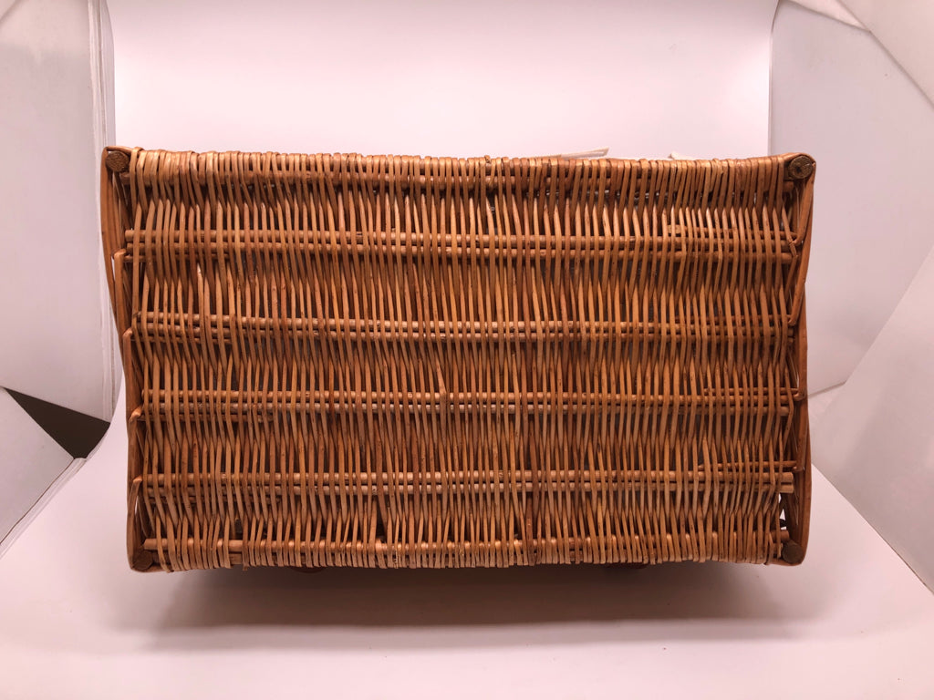 WOVEN BASKET W/FABRIC LINER AND FAUX LEATHER BUCKLES.