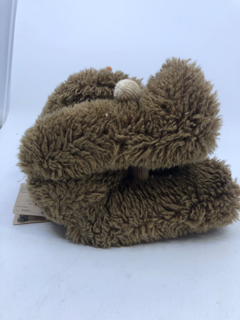 BOYDS BEAR BREWSTER T-BEAR HOLDING SNOWMAN.