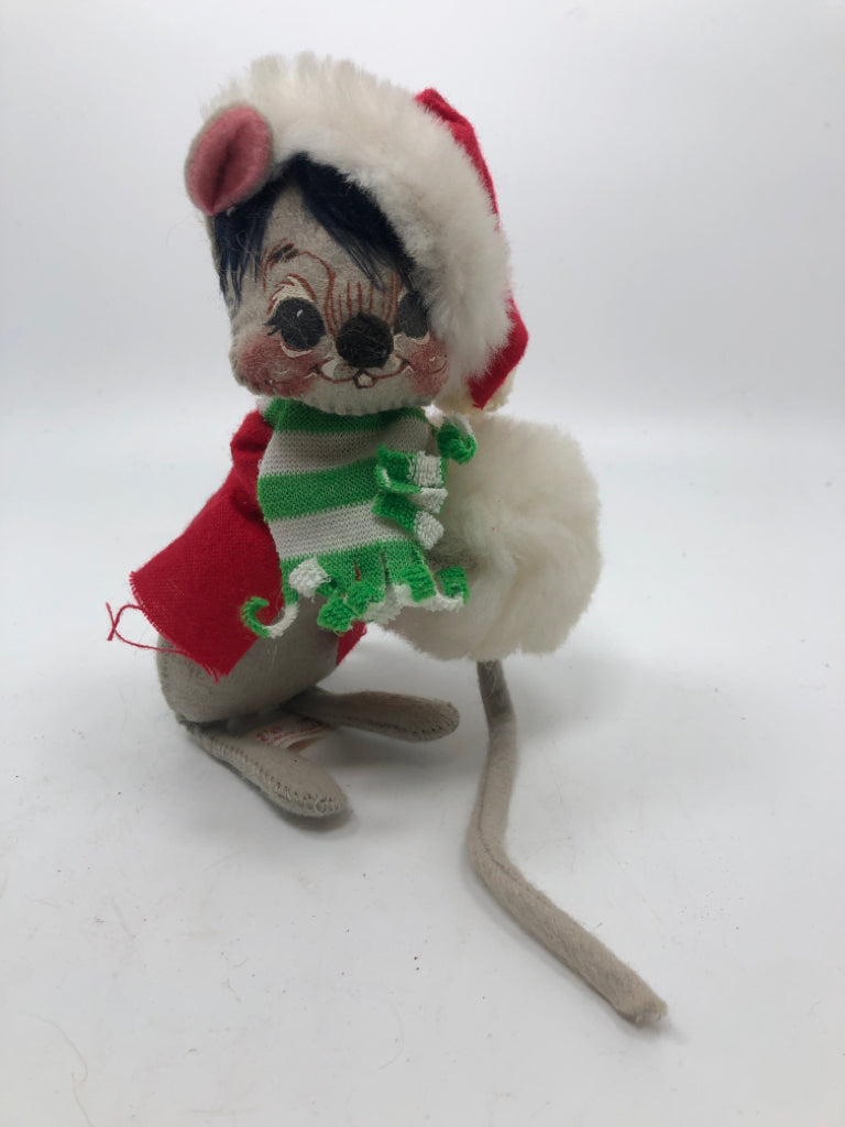 ANNALEE MOBILITEE CHRISTMAS MOUSE W/SNOWBALL.