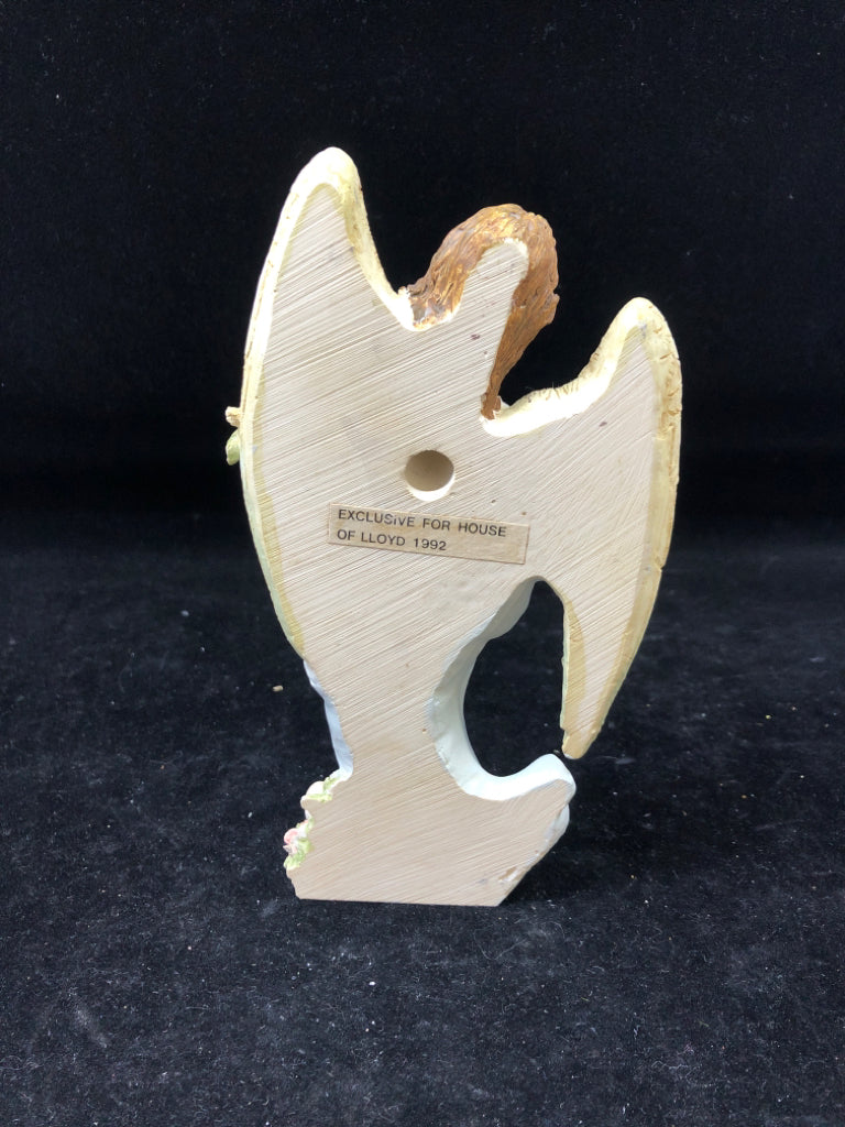 RESIN ANGEL W/ROSES.