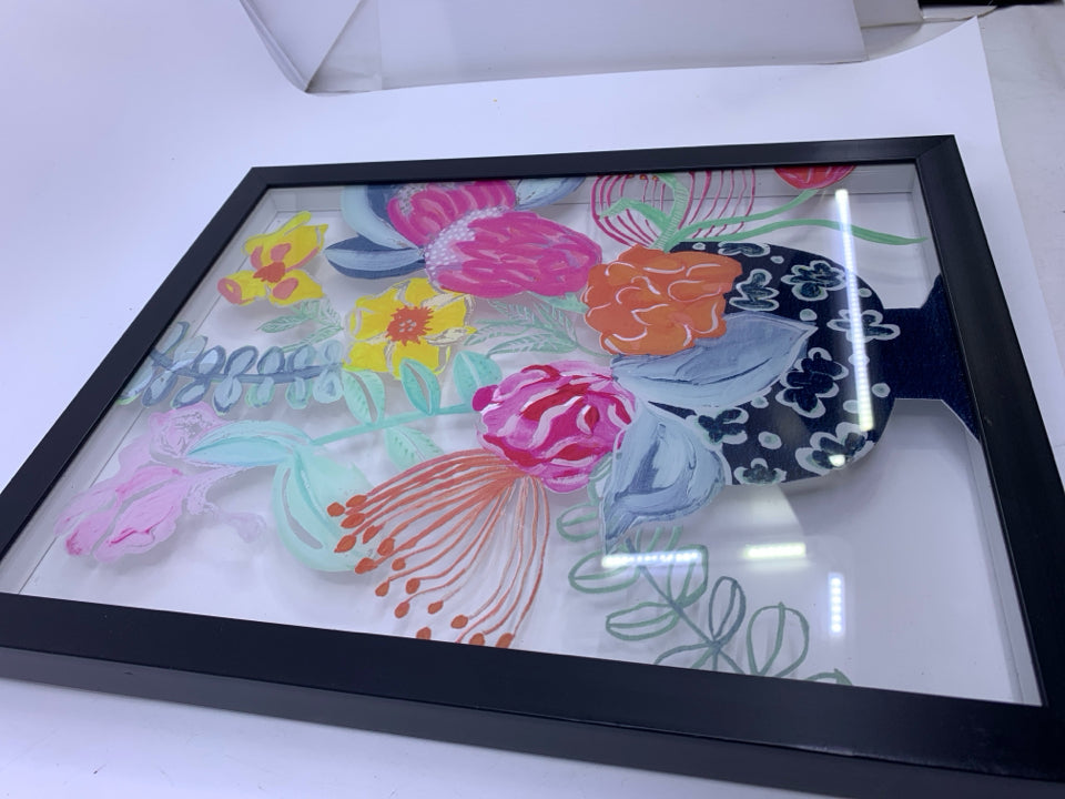 SHADOW BOX FLORAL IN BLACK FRAME WALL ART.