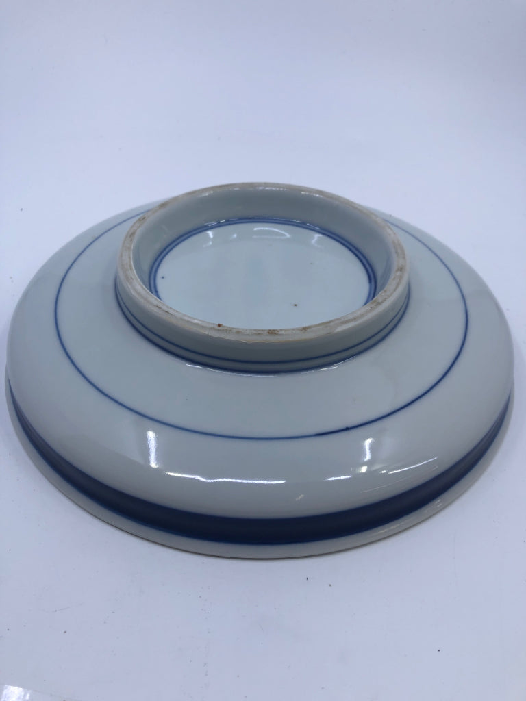 ROUND FOOTED BLUE AND WHITE ASIAN STYLE SERVER.