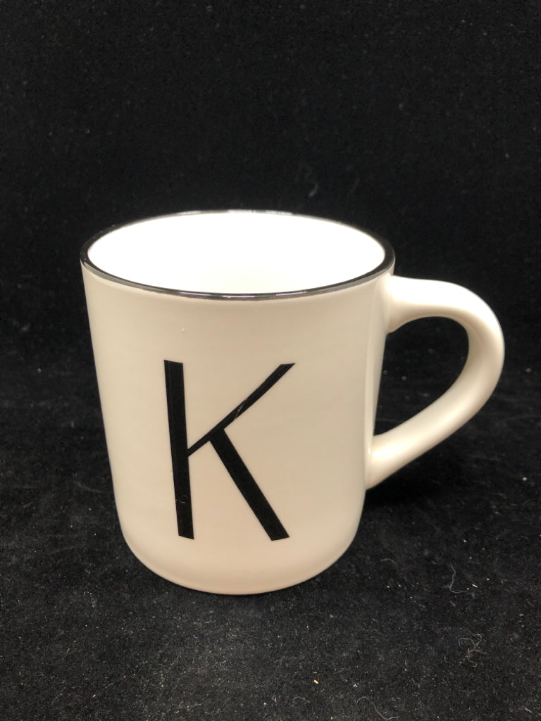 B&W "K" MUG.
