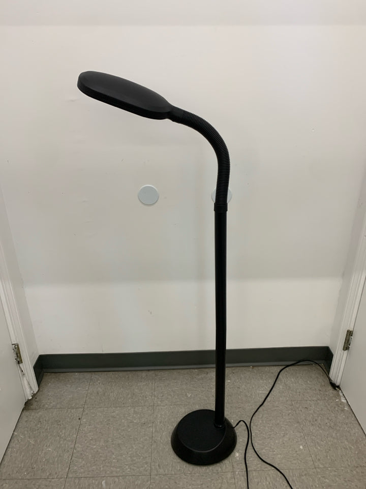 BLACK ADJUSTABLE TASK LAMP.