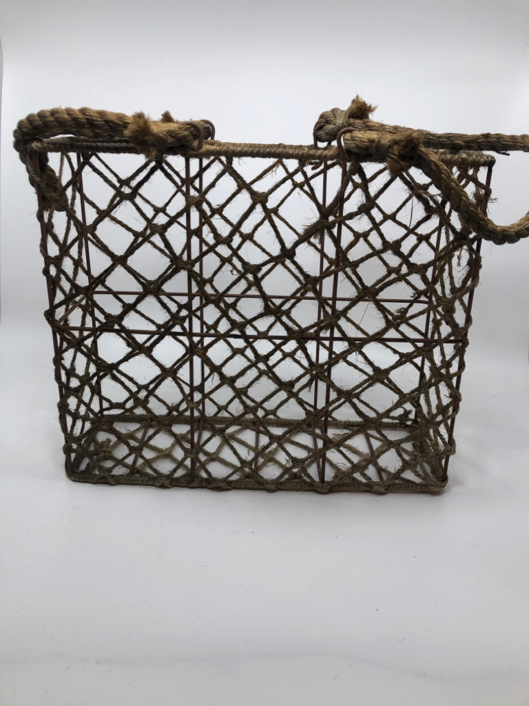 ROPE/METAL BASKET W/ROPE HANDLES.